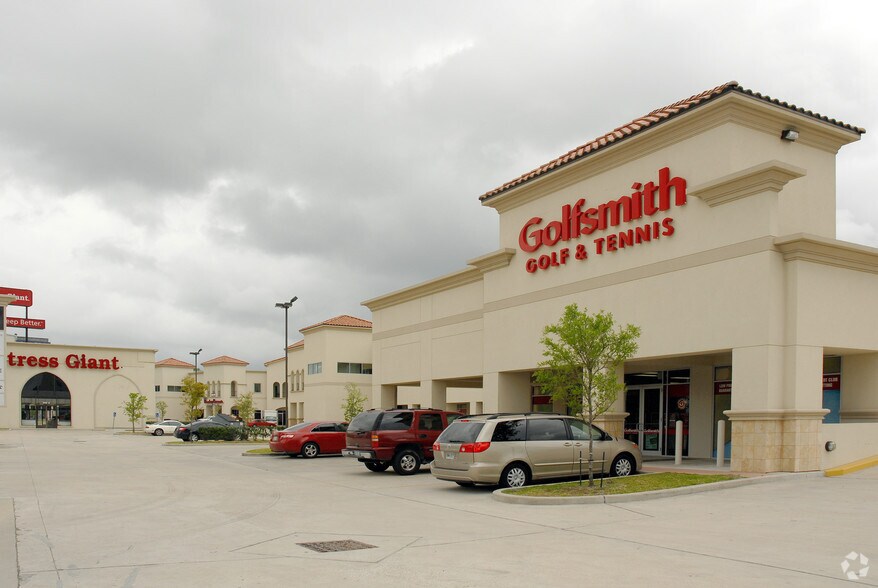 More Photos Of 3005-3115 W Loop 610, Houston Unknown For Lease