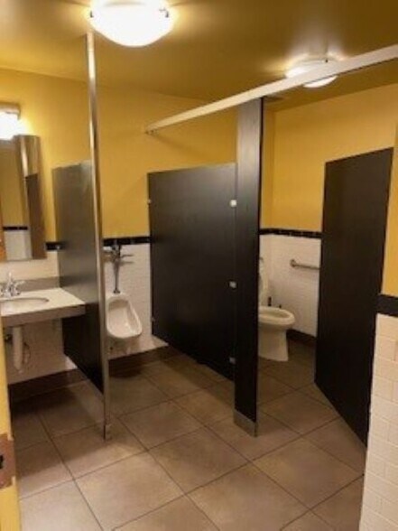 More Photos Of 2565 Sycamore Rd, Dekalb General Retail For Lease