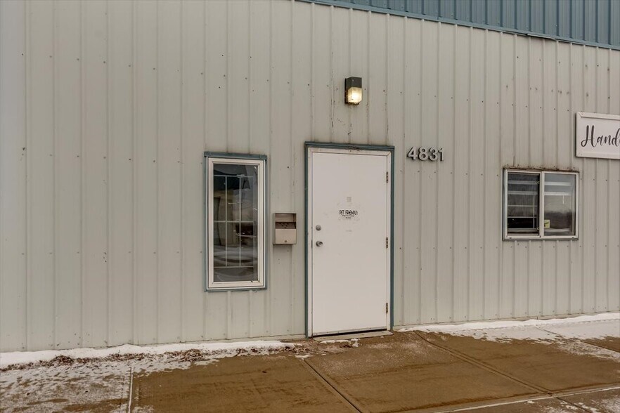 More Photos Of 4831 50 St, Alix Flex For Sale