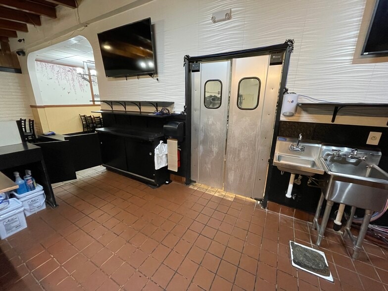 More Photos Of 5933-43 El Cajon Blvd, San Diego Storefront Retail Office For Sale