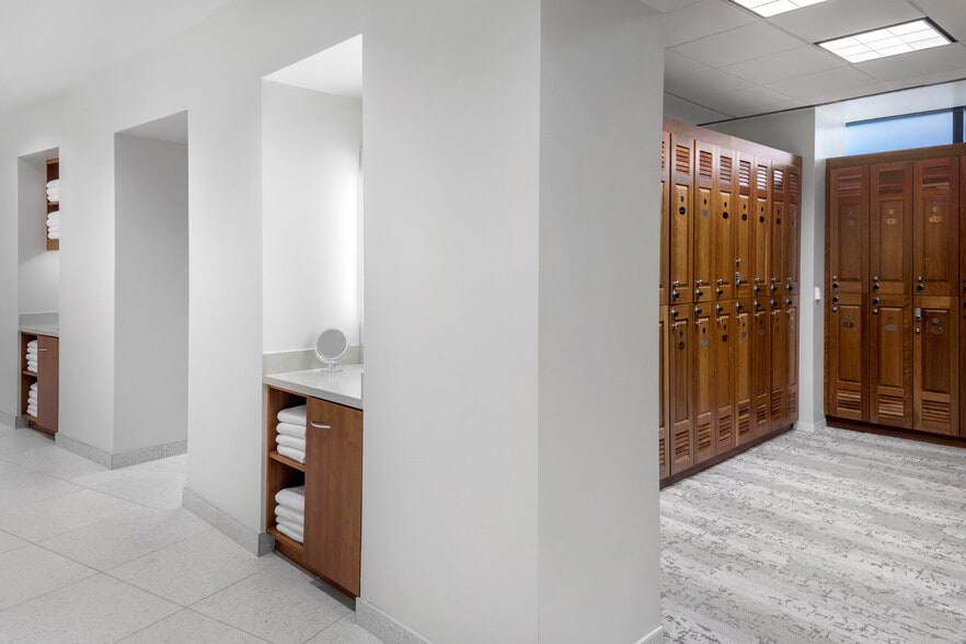 More Photos Of 1000 Louisiana St, Houston Office For Lease