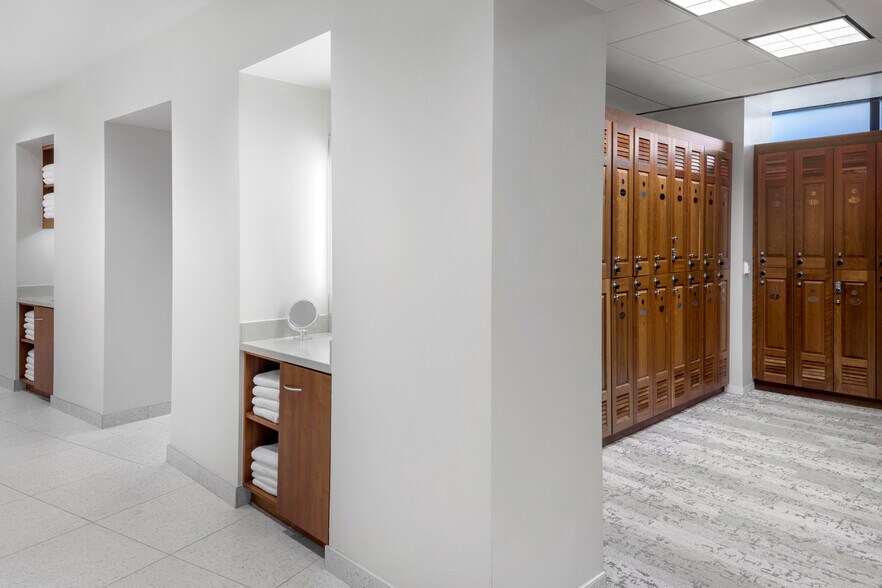 More Photos Of 1000 Louisiana St, Houston Office For Lease