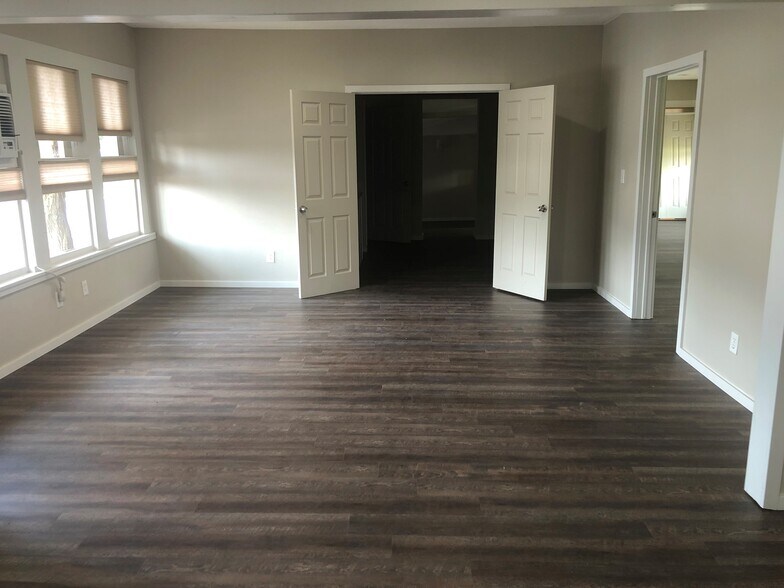 More Photos Of 2217 Hemphill St, Fort Worth Office For Sale