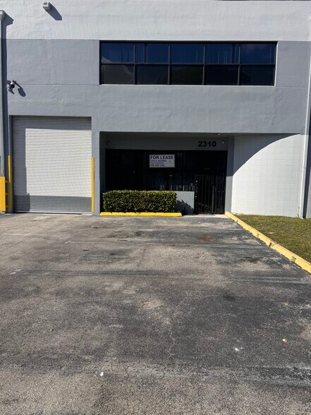 More Photos Of 2310 NW 102nd Pl, Doral Warehouse For Lease