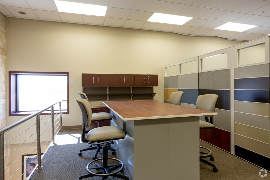 More Photos Of 400 Lookout Ridge Blvd, Harker Heights Warehouse For Sale