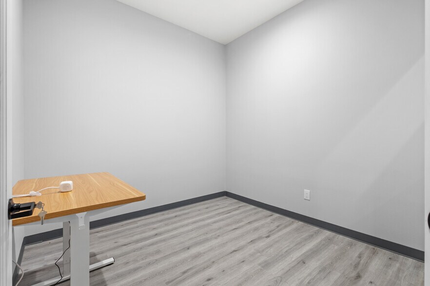 More Photos Of 800 N Plano Rd, Richardson Office For Sale