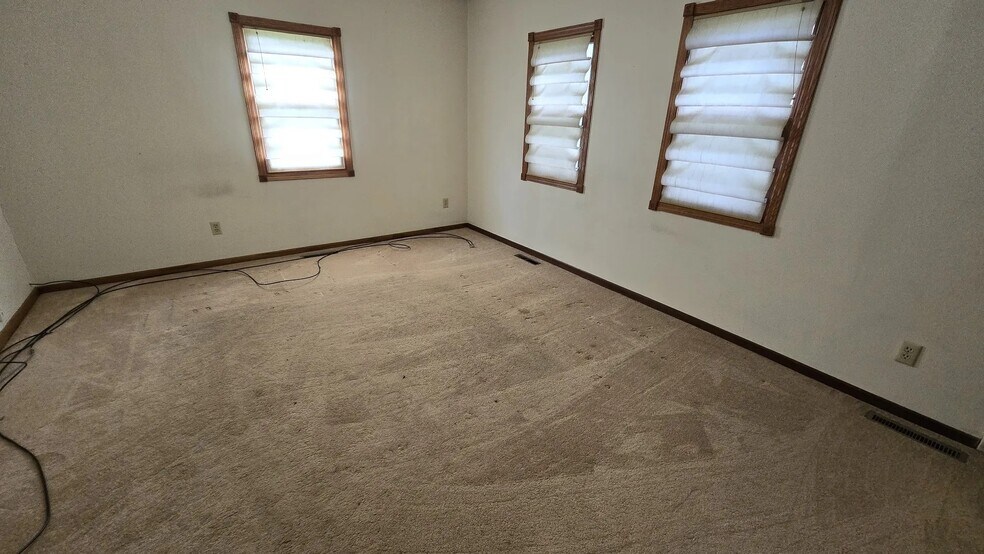 More Photos Of 5678 134th Ave NW, Williston Office For Sale