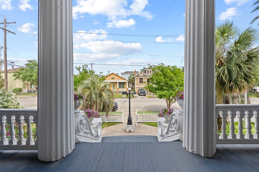 More Photos Of 1103 33rd St, Galveston Hotel For Sale