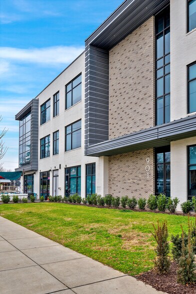 More Photos Of 900 Main St, Nashville Storefront Retail Office For Lease