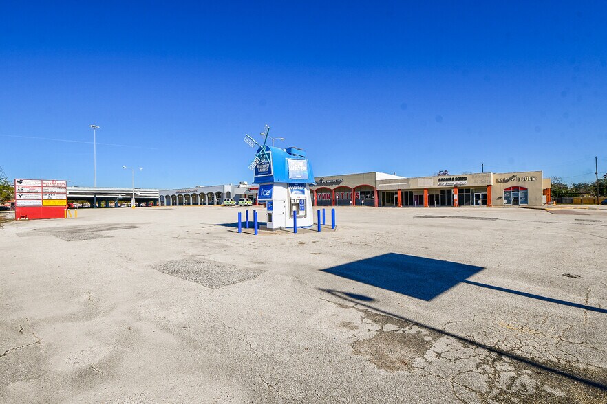 More Photos Of 11502-11600 Hughes Rd, Houston Freestanding For Sale