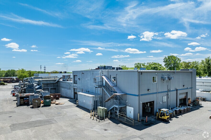 More Photos Of 160 Bethpage Sweet Hollow Rd, Old Bethpage Warehouse For Sale