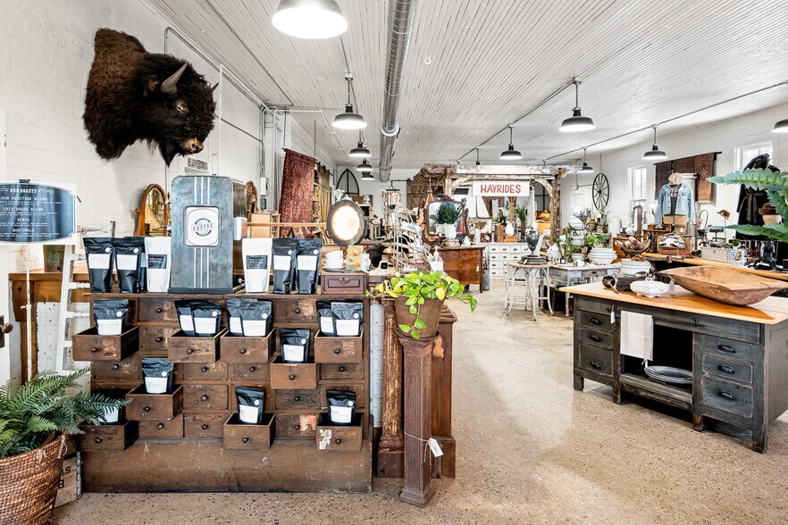 More Photos Of 219 Jefferson St, Waupaca Storefront Retail Office For Sale