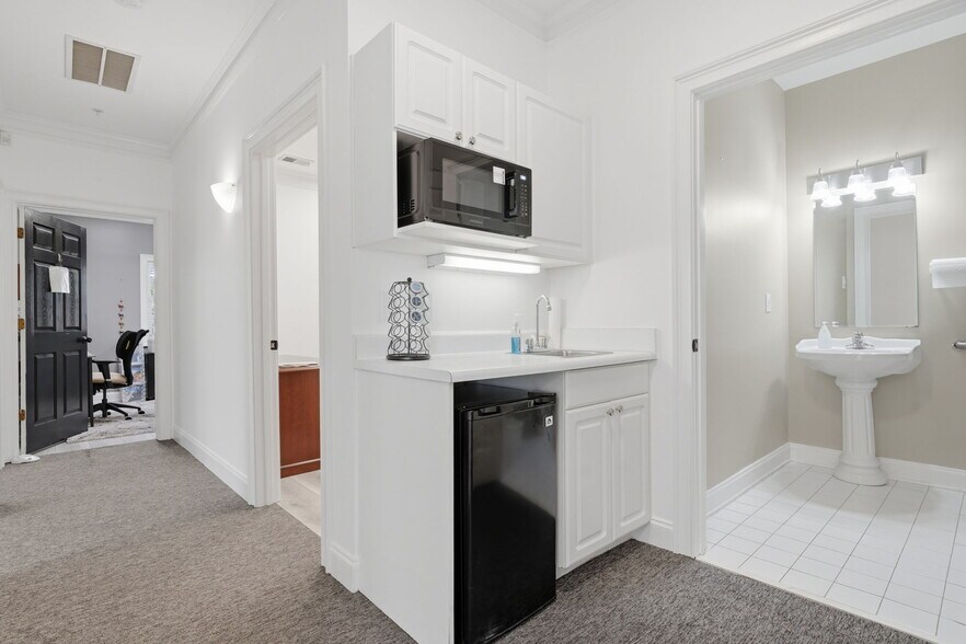 More Photos Of 234-242 Creekstone Rdg, Woodstock Office For Lease