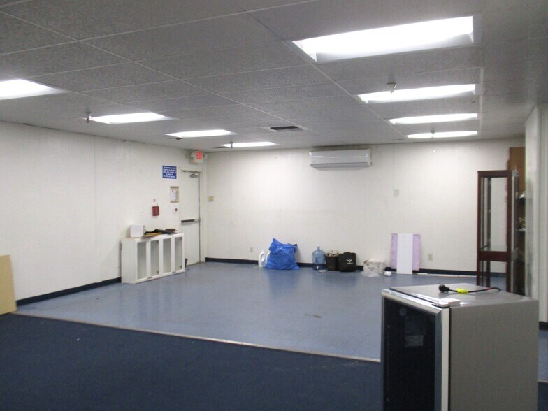 More Photos Of 9900-9904 S Central Ave, Los Angeles Schools For Lease