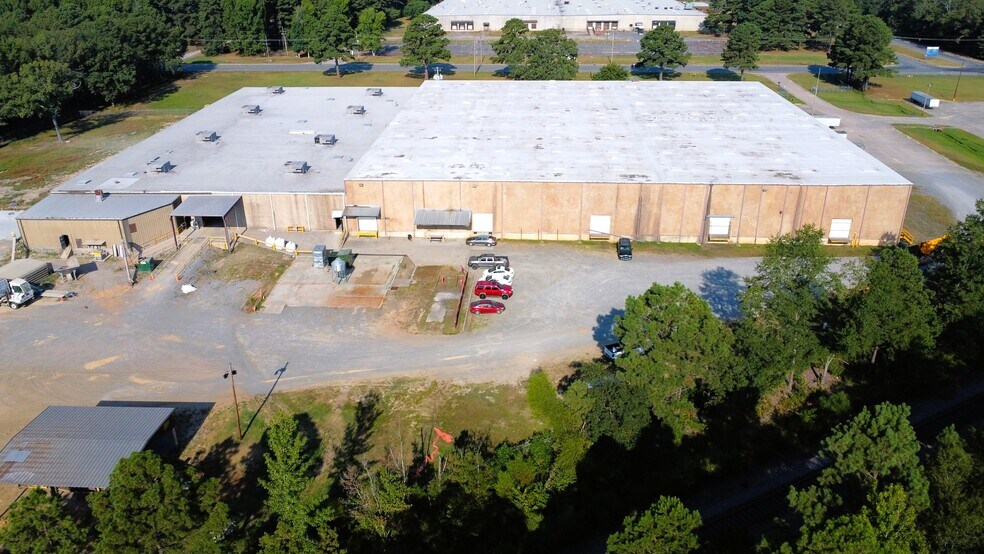 More Photos Of 3411 N Hutchinson St, Pine Bluff Manufacturing For Lease