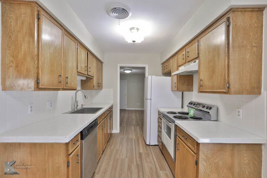More Photos Of 2810 S 27th St, Abilene Office For Sale