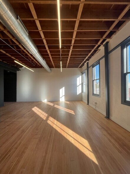 More Photos Of 1201 Keosauqua Way, Des Moines Restaurant For Lease