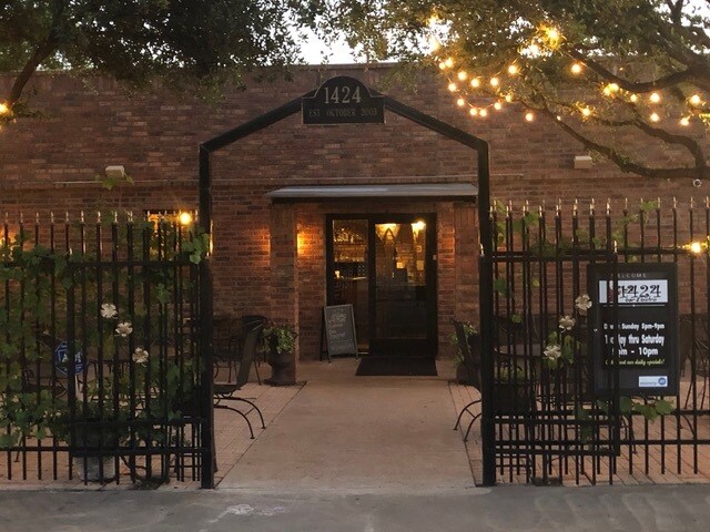 More Photos Of 1424 Washington Ave, Waco Restaurant For Sale