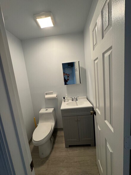 More Photos Of 1400 Forsythe Rd, West Palm Beach Light Distribution For Lease