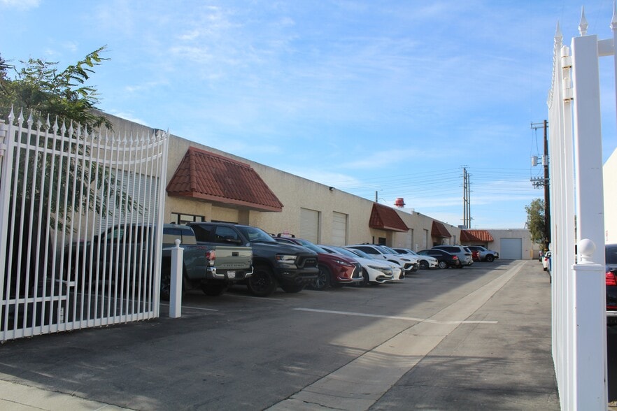 More Photos Of 11693 Sheldon St, Sun Valley Warehouse For Sale