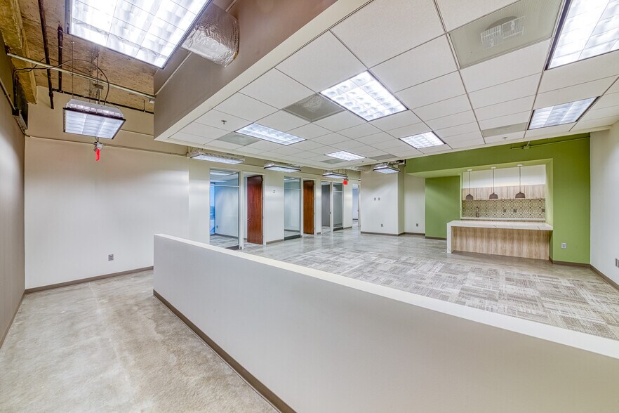 More Photos Of 200 Ashford Ctr N, Atlanta Office For Sale