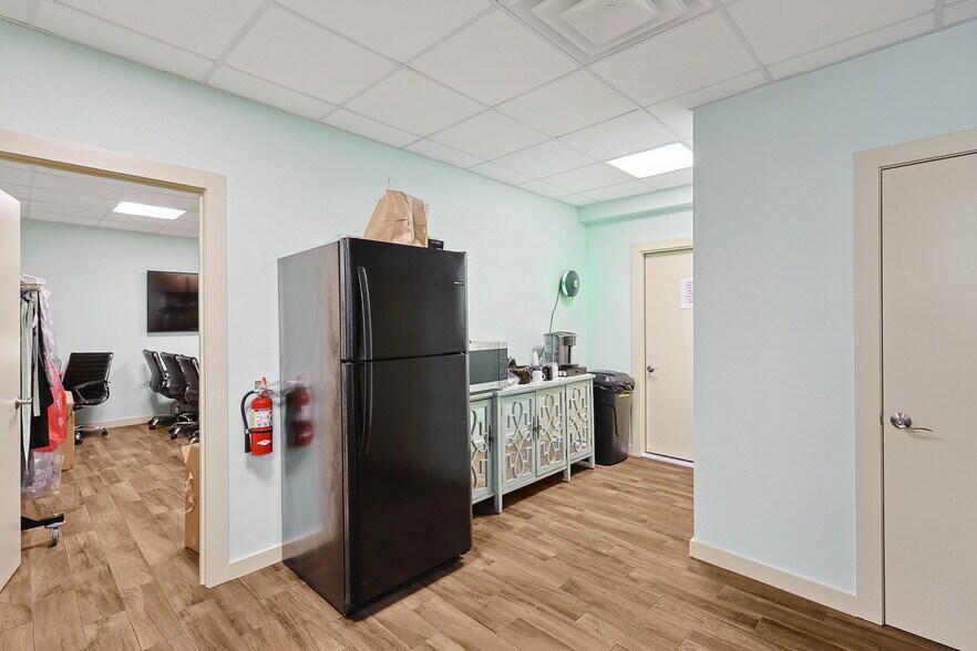 More Photos Of 8620 Clifford St, Fort Worth Restaurant For Sale