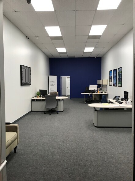 More Photos Of 10140-10144 S Hwy 6, Sugar Land Unknown For Lease