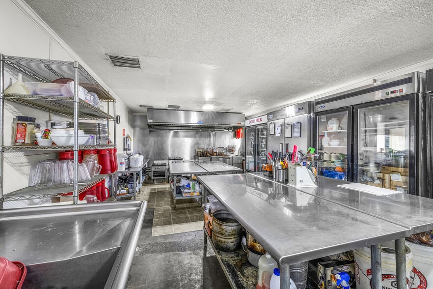 More Photos Of 697 W Cherry St, Jesup Restaurant For Sale