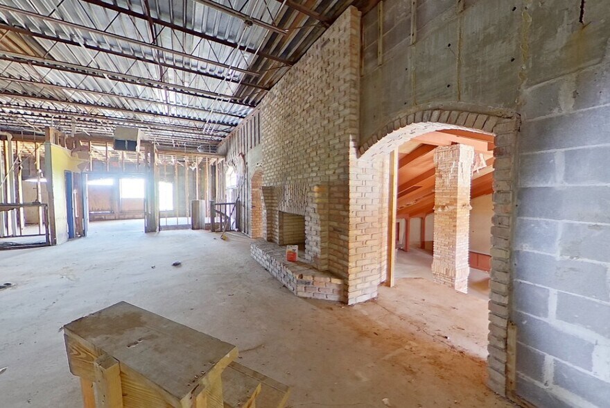 More Photos Of 610 N Navy Blvd, Pensacola Freestanding For Lease