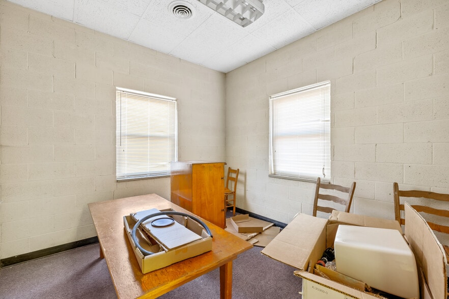 More Photos Of 334 N Oakland Ave, Statesville Specialty For Sale