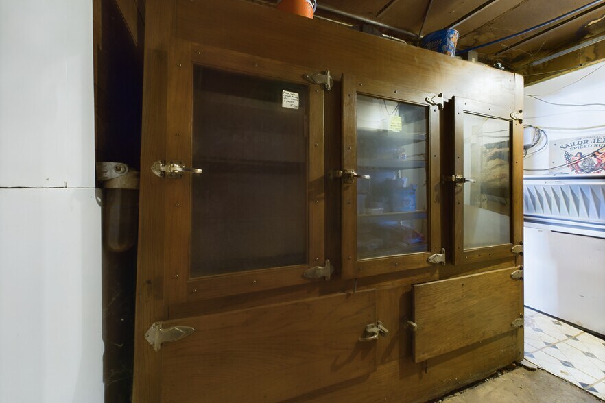 More Photos Of 213and 233 Main st, Roy Restaurant For Sale