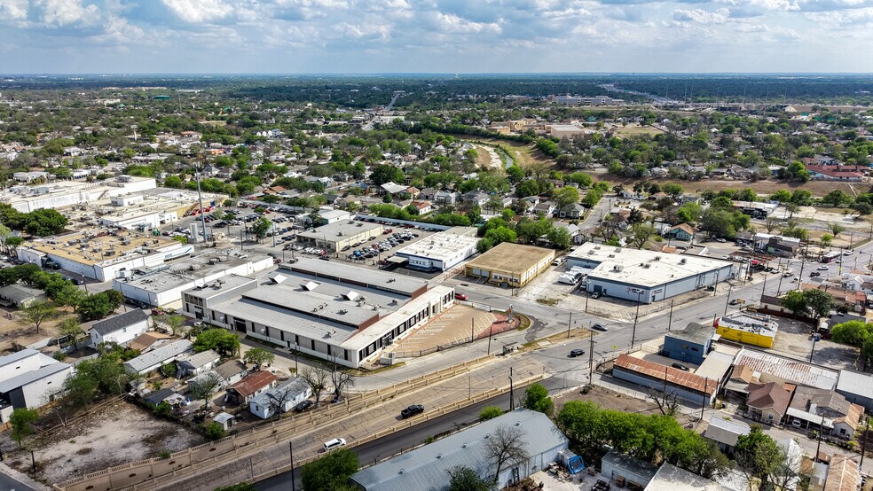 More Photos Of 130 E Zavalla, San Antonio Warehouse For Lease