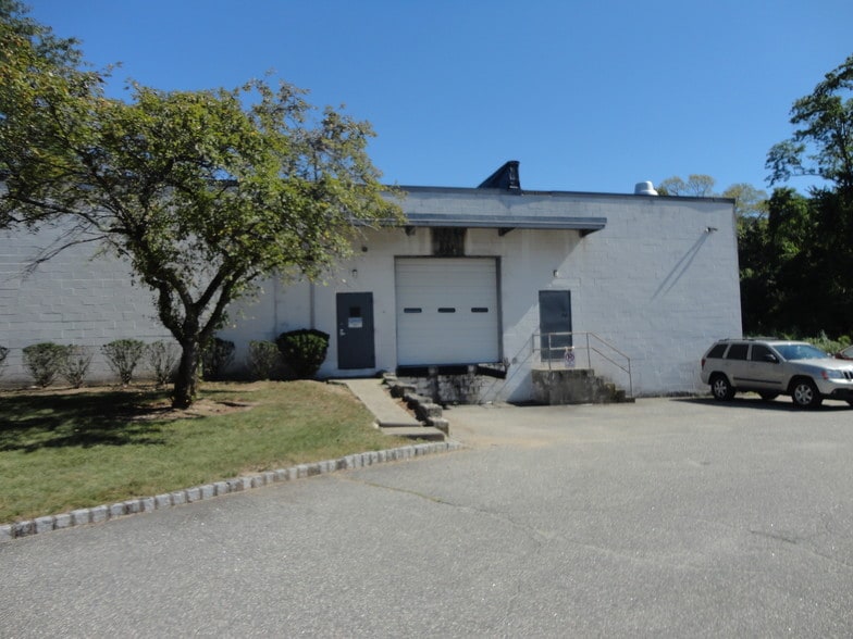 More Photos Of 23 Fairfield Pl, West Caldwell Warehouse For Lease