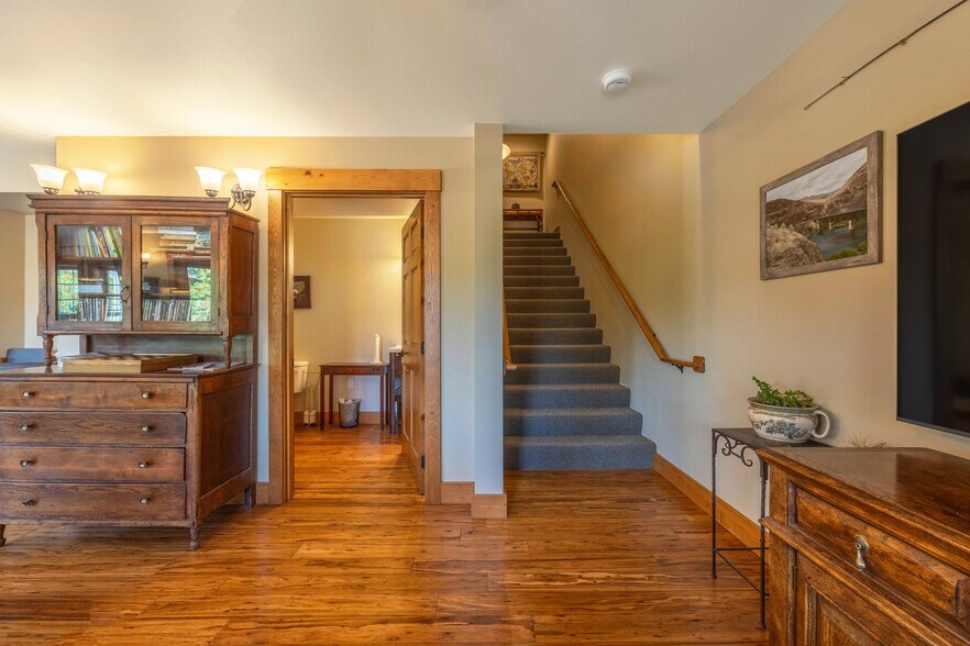 More Photos Of 210 Hartman Ave, Maupin Hotel For Sale