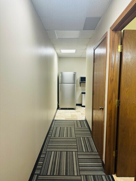 More Photos Of 1440 Maple Ave, Lisle Office For Lease