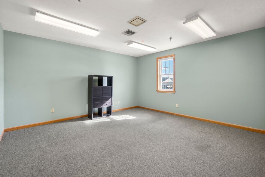 More Photos Of 4-6 Barlows Landing Rd, Pocasset Storefront Retail Office For Sale