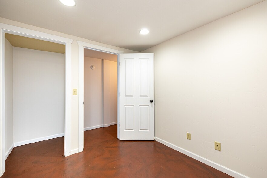 More Photos Of 717 W Riordan Rd, Flagstaff Storefront Retail Office For Sale