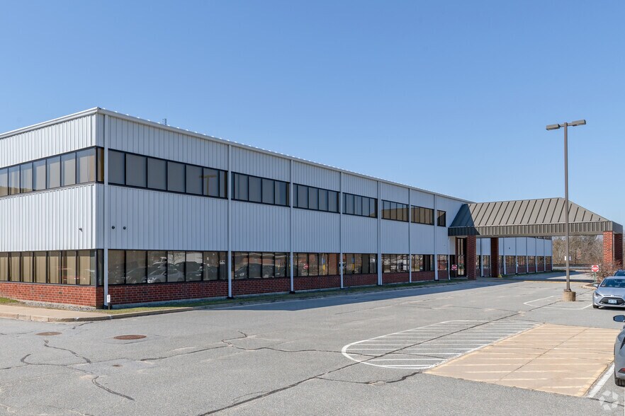 More Photos Of 81 Commerce Dr, Fall River Warehouse For Lease