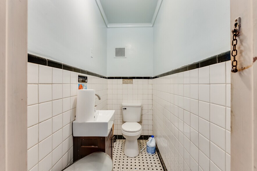 More Photos Of 1217-1219 E Main St, Richmond Storefront For Sale