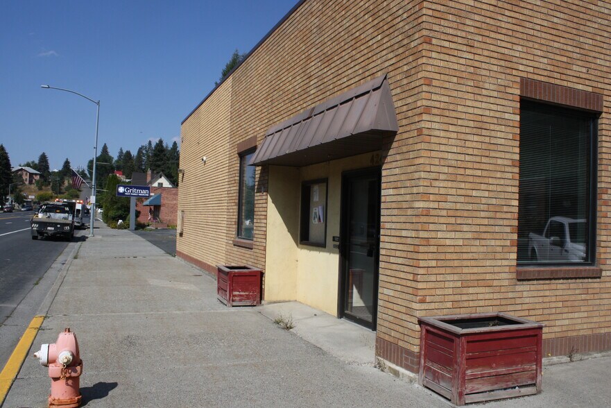 More Photos Of 424 S Main St, Troy Bank For Lease