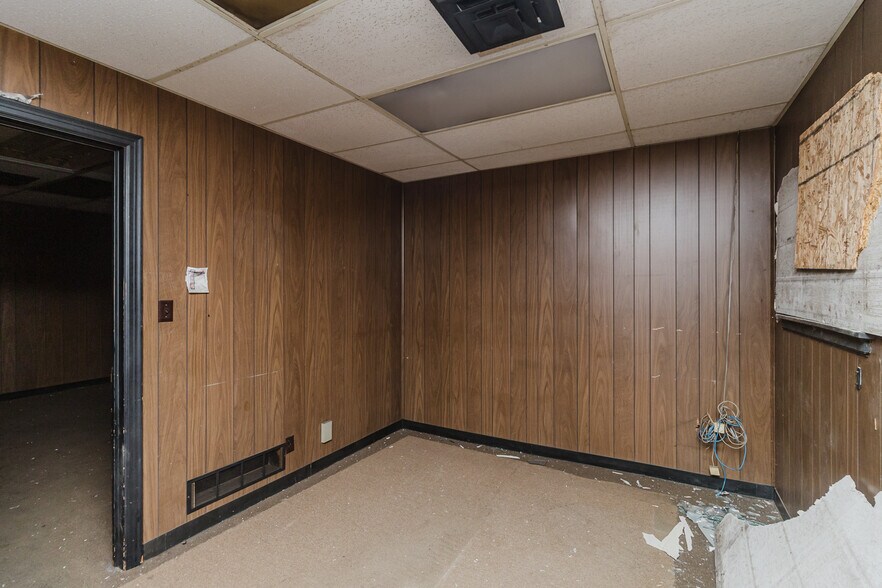 More Photos Of 470 N Seneca St, Wichita Warehouse For Sale