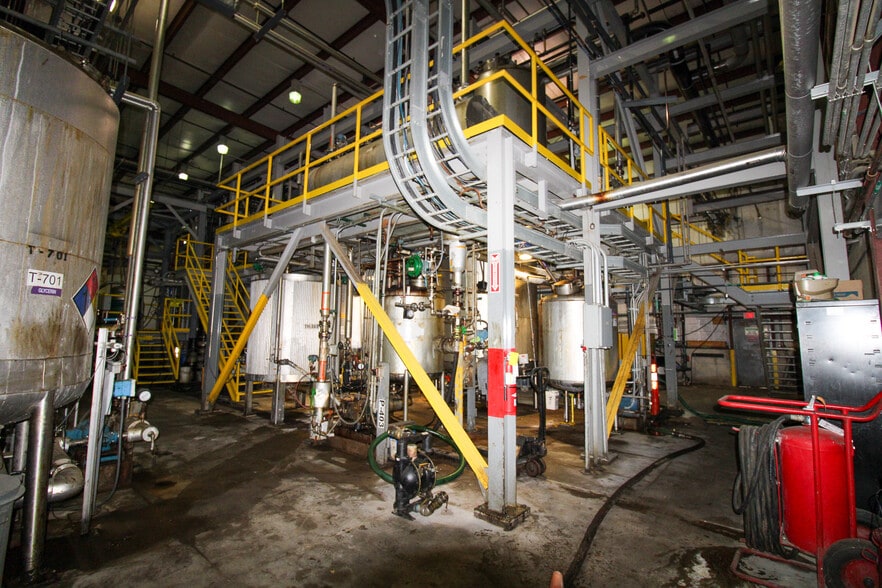 More Photos Of 5640 44th Ave S, Clinton Office For Sale