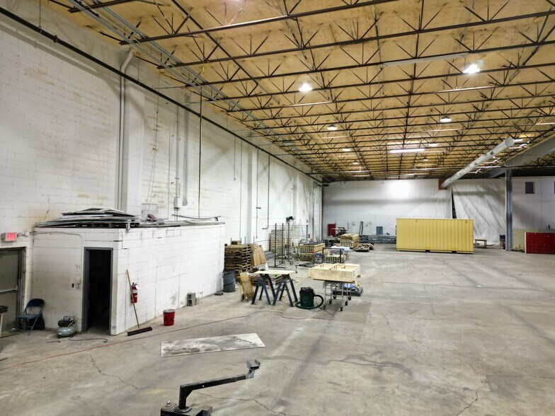 More Photos Of 1450 E Walnut St, Lancaster Warehouse For Sale