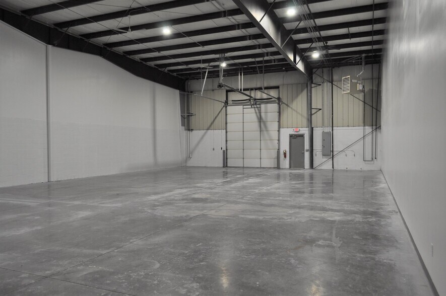 More Photos Of 9150 Harrison Park Ct, Indianapolis Light Distribution For Lease