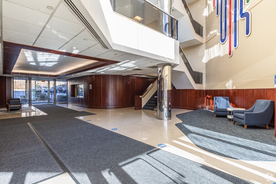 More Photos Of 399 Knollwood Rd, White Plains Office For Lease