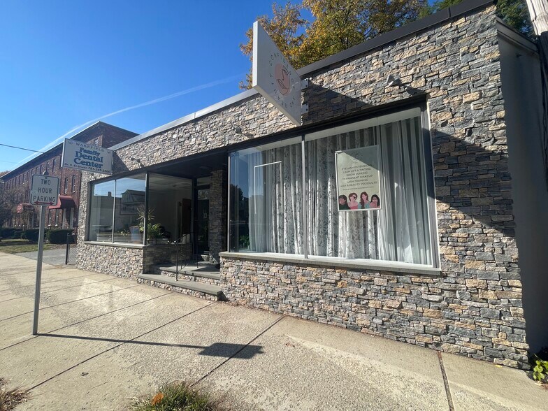 More Photos Of 209 Albion St, Wakefield Storefront For Lease