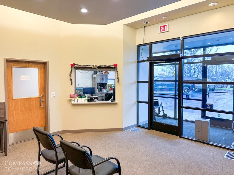 More Photos Of 111 NW Larch Ave, Redmond Office For Sale