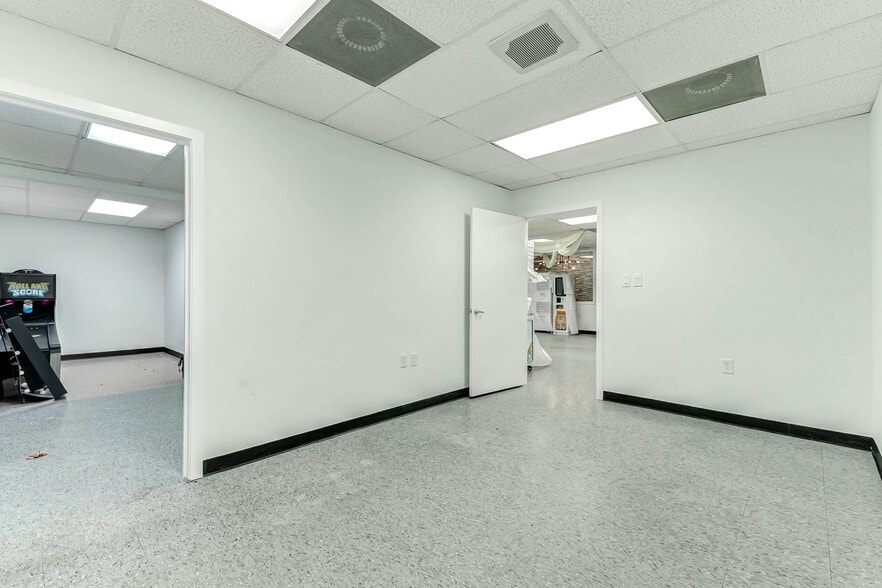 More Photos Of 1101 Alma St, Tomball Medical For Lease