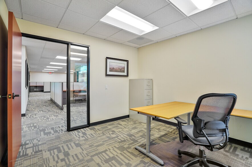 More Photos Of 30423 Canwood St, Agoura Hills Office For Sale