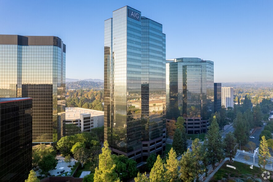 More Photos Of 21650 Oxnard St, Woodland Hills Office For Lease